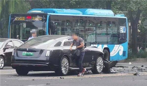 陈震谈劳斯莱斯车祸后续：对方为网约车<strong></p>
<p>莱克币</strong>，已联系到伤者家属，会全力支付应该负担的赔偿