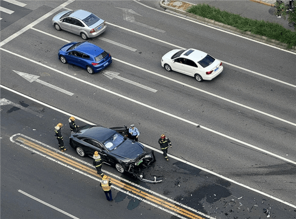 陈震谈劳斯莱斯车祸后续：对方为网约车<strong></p>
<p>莱克币</strong>，已联系到伤者家属，会全力支付应该负担的赔偿