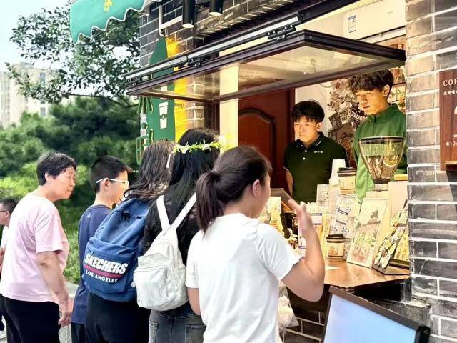 秋色满城 历下有约丨护城河畔美出圈<strong></p>
<p>莱克币</strong>！解锁历下限定秋日浪漫