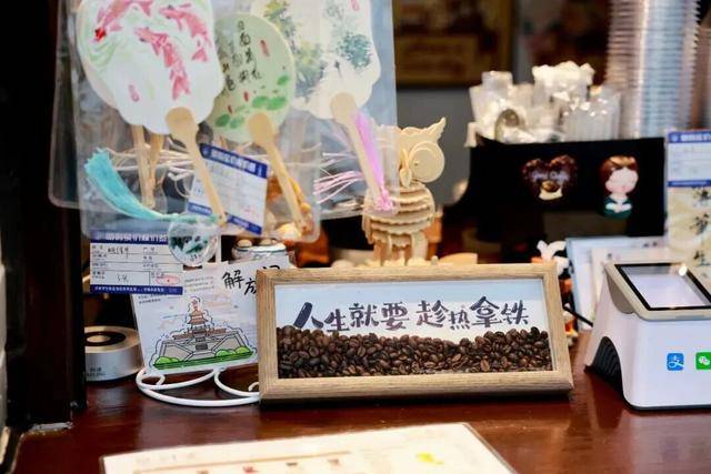 秋色满城 历下有约丨护城河畔美出圈<strong></p>
<p>莱克币</strong>！解锁历下限定秋日浪漫