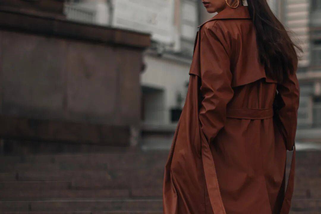 风衣后面那块“多余”的布有什么用？