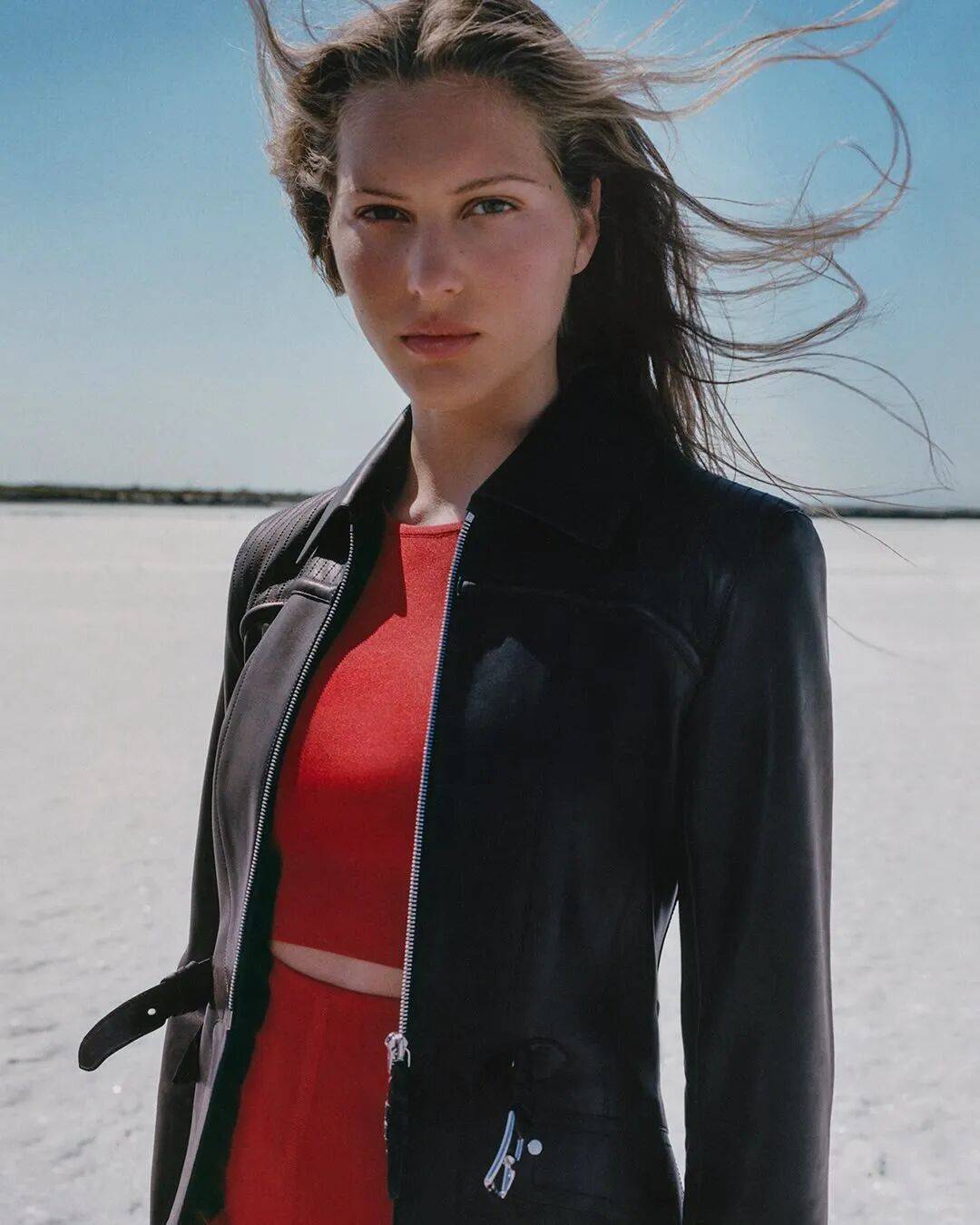 Hermès的女骑士<strong></p>
<p>莱克币</strong>,在沙滩上自由驰骋