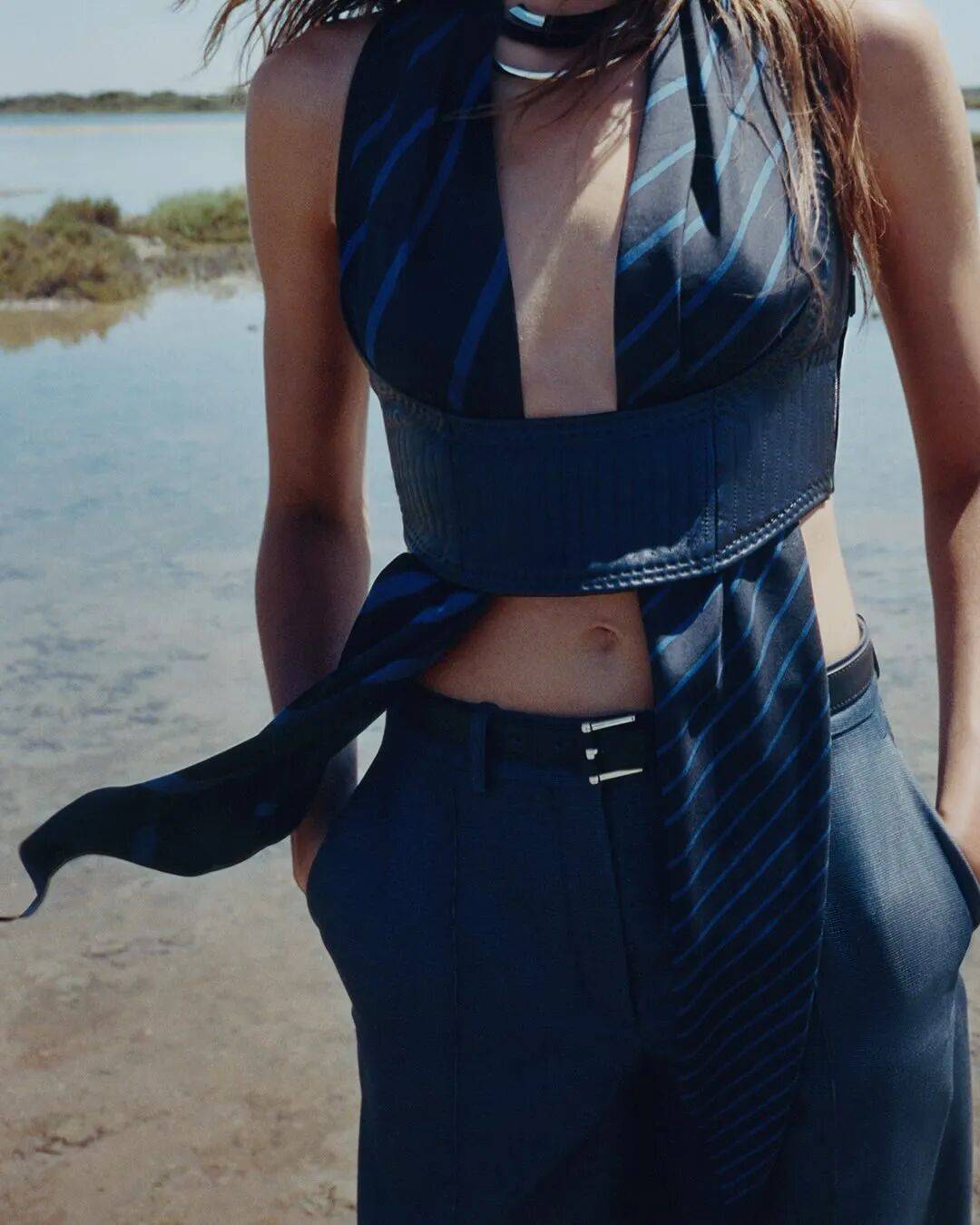 Hermès的女骑士<strong></p>
<p>莱克币</strong>,在沙滩上自由驰骋