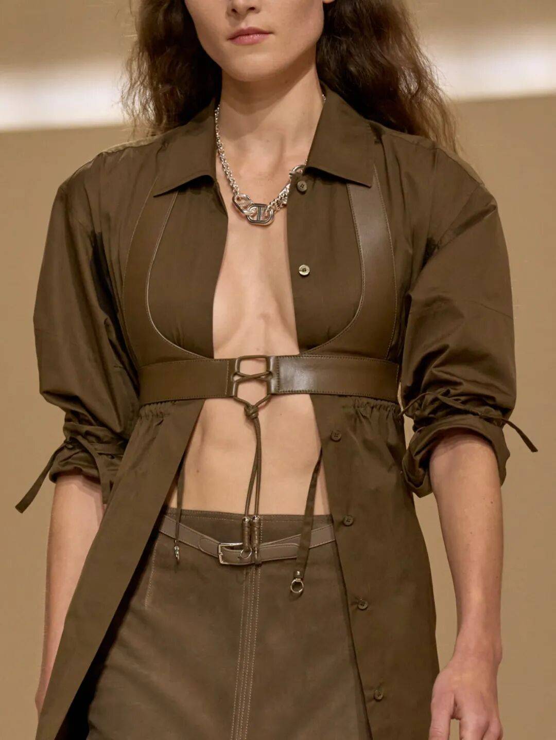 Hermès的女骑士<strong></p>
<p>莱克币</strong>,在沙滩上自由驰骋