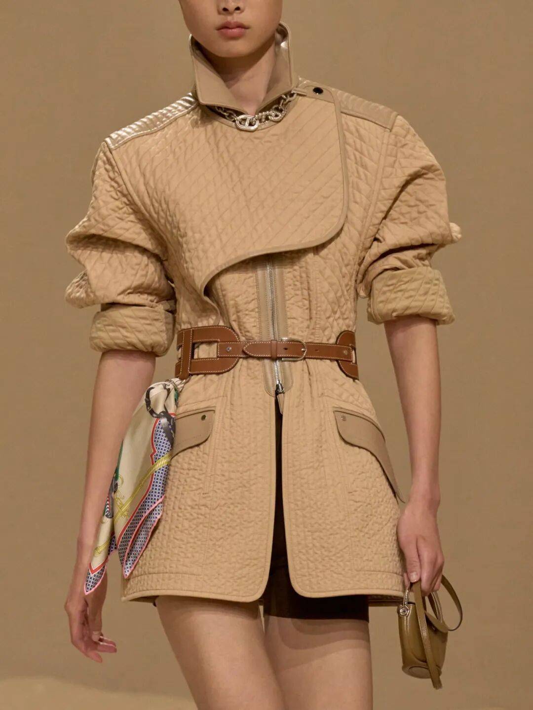 Hermès的女骑士<strong></p>
<p>莱克币</strong>,在沙滩上自由驰骋