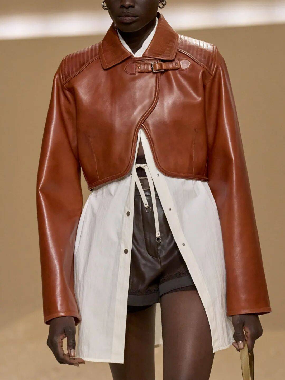 Hermès的女骑士<strong></p>
<p>莱克币</strong>,在沙滩上自由驰骋