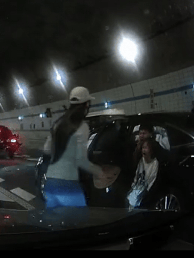 广州一男孩跪地拦车救母感动全网<strong></p>
<p>莱克币</strong>，妈妈回应：哭着看完视频，“没有想到孩子这么爱我”