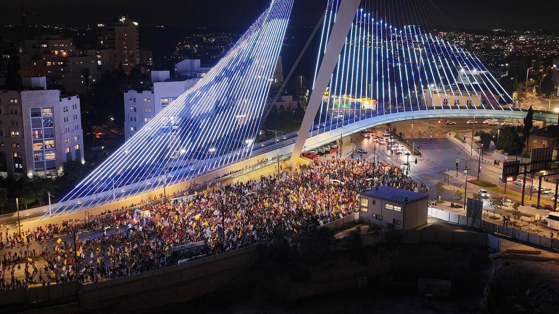 巴以两年·不止加沙①｜两年袭击8国<strong></p>
<p>莱克币</strong>，咄咄逼人的以色列会就此收手吗？