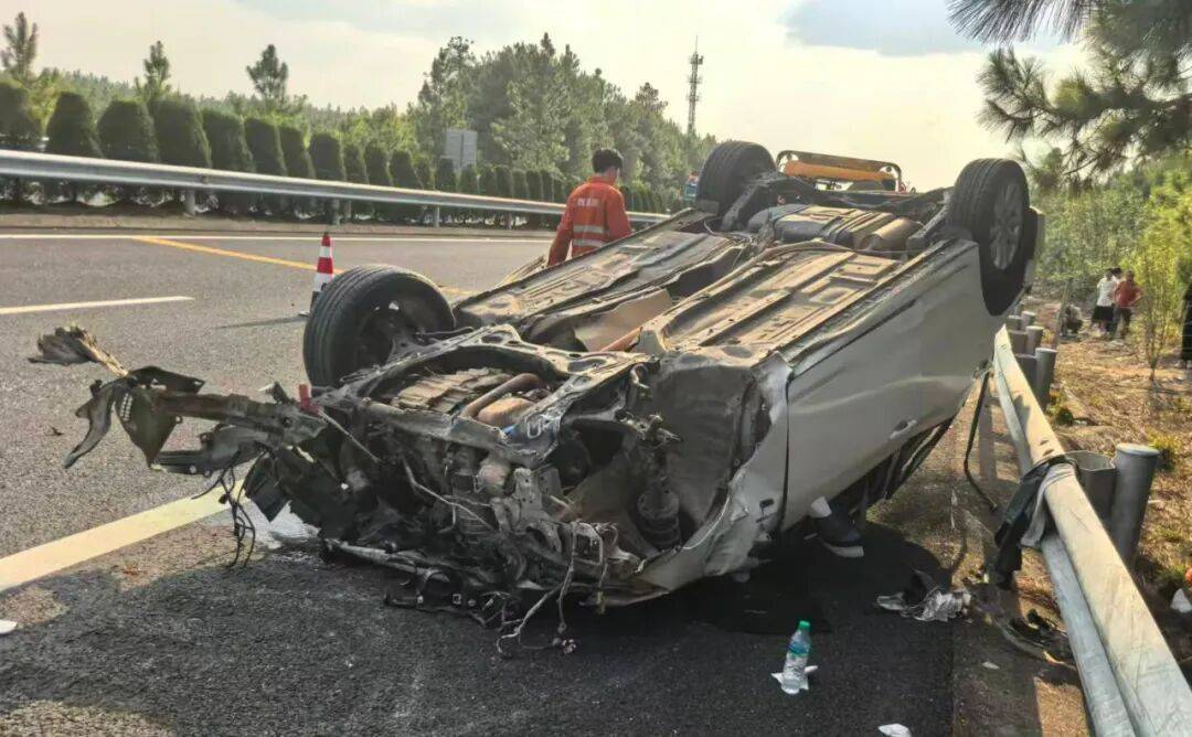 司机强行变道酿大祸<strong></p>
<p>功德币</strong>，反诬赖对方：“我要是撒谎就天打雷劈！”