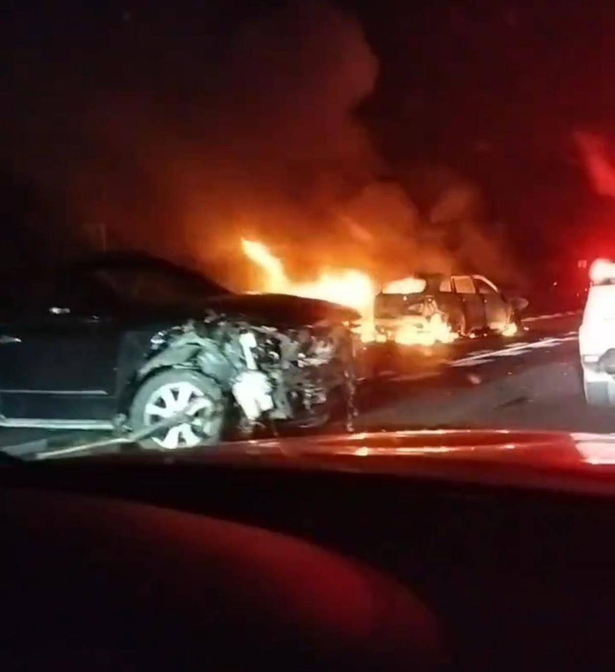 深南高速一车祸致2死3伤<strong></p>
<p>功德币</strong>，一位目击者称车上有甩棍没有当场施救，事后得知两人死亡他“觉得好惭愧”