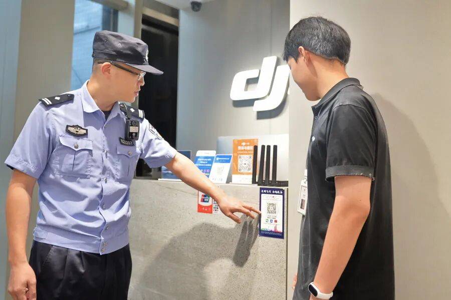 突然群发<strong></p>
<p>国产币</strong>！大批上海市民收到警方短信！全市爆火网红已被锁定...有爸爸因孩子违规被罚款