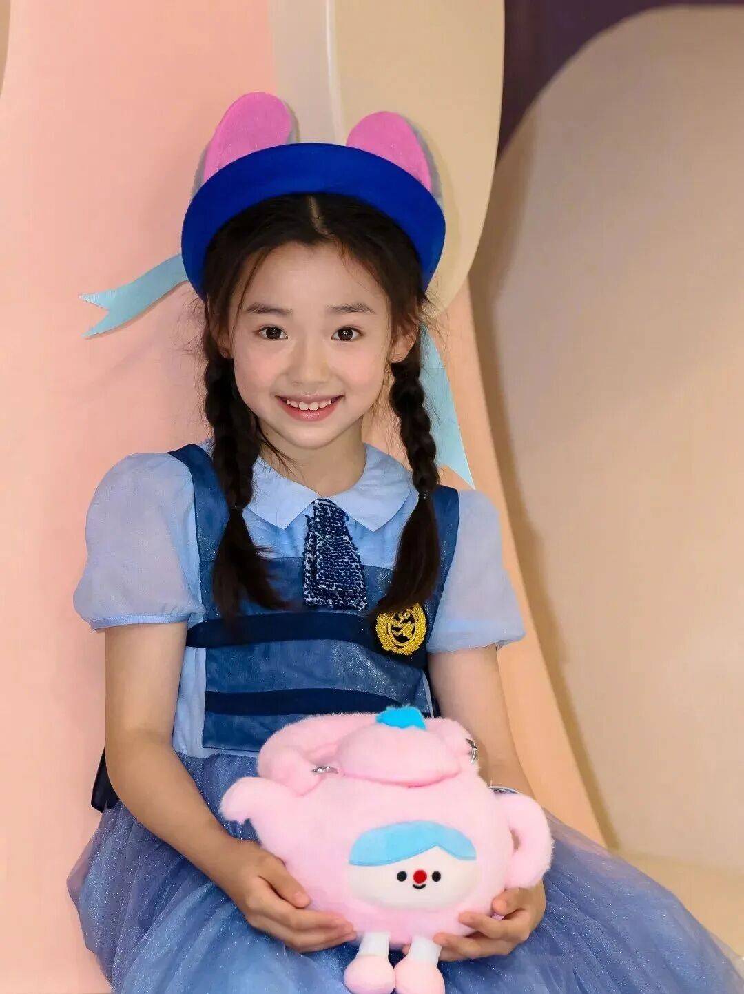 9岁小酒窝<strong></p>
<p>国产币</strong>，大大方方成顶流