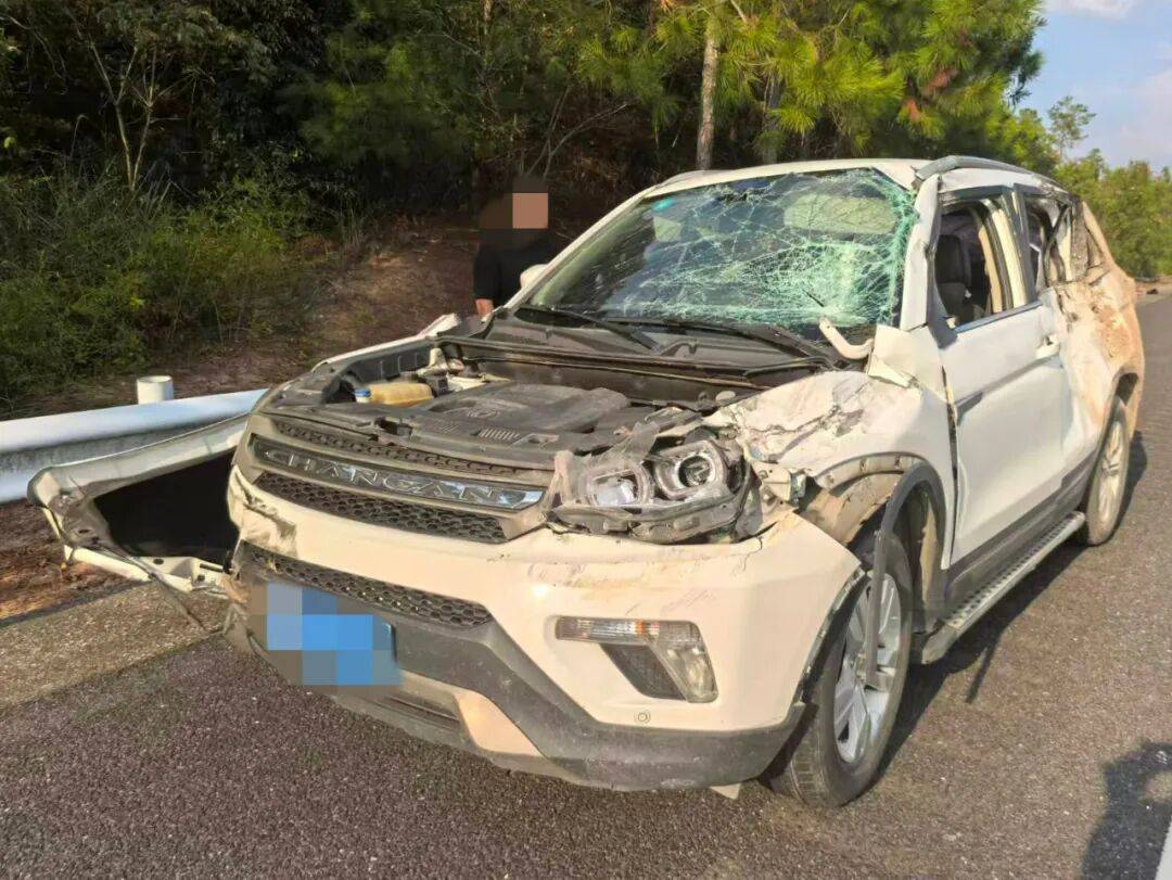 “我撒谎天打雷劈！”男子高速突然强行变道致翻车<strong></p>
<p>法币时代</strong>，反诬赖对方