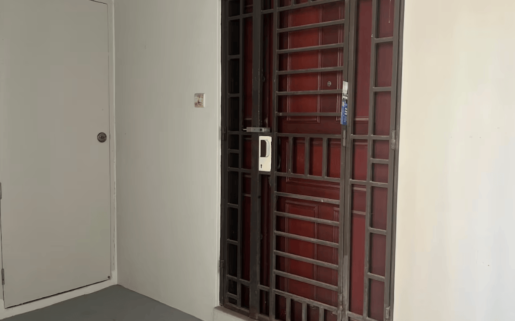 新加坡现双尸案:父亲成白骨<strong></p>
<p>法币时代</strong>,剑桥博士女儿疑饿死,一家来自东北