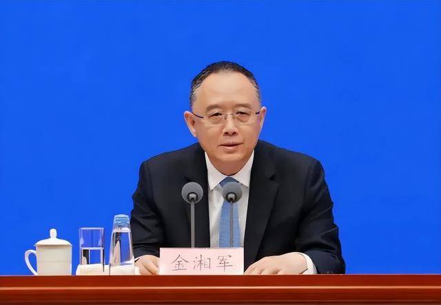 中央委员被“双开”<strong></p>
<p>全币白</strong>，62岁女副部任上被查！中纪委上周通报查处26人