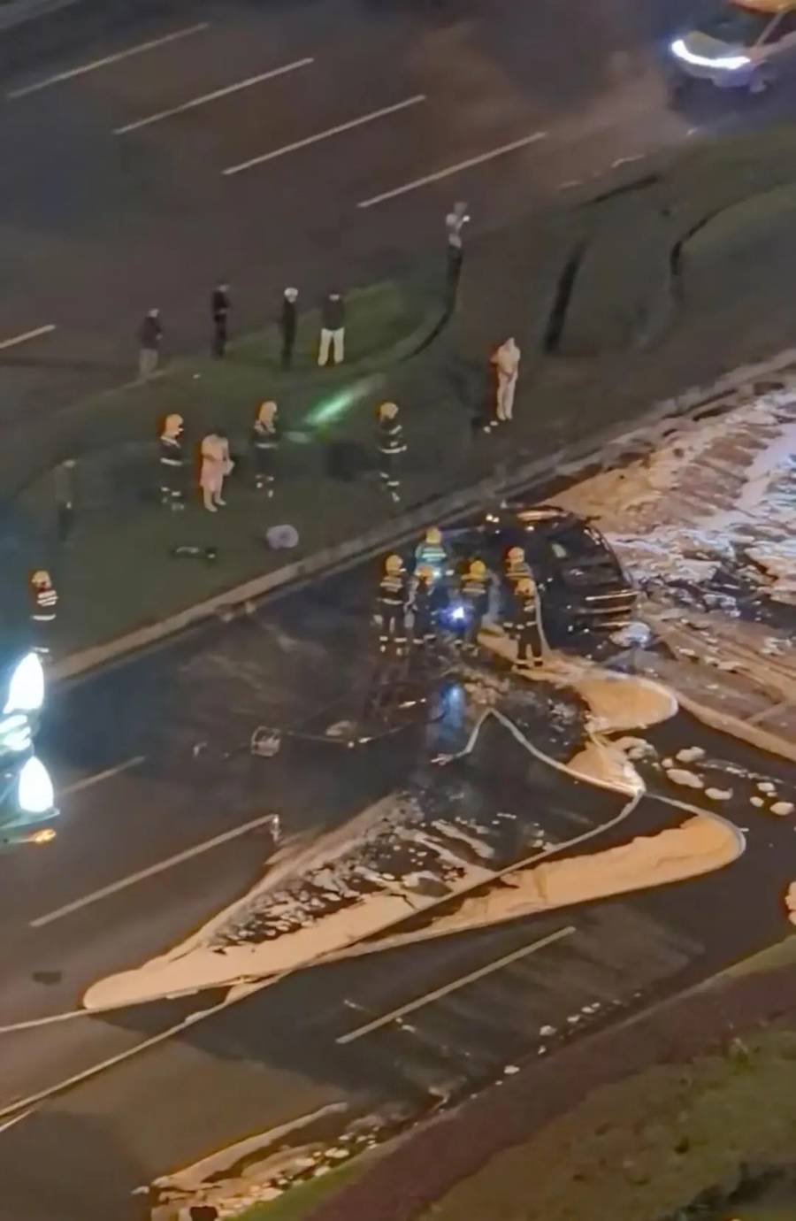 最新！成都SU7碰撞后燃烧司机死亡<strong></p>
<p>全币白</strong>，小米股价暴跌超8%！客服最新回应