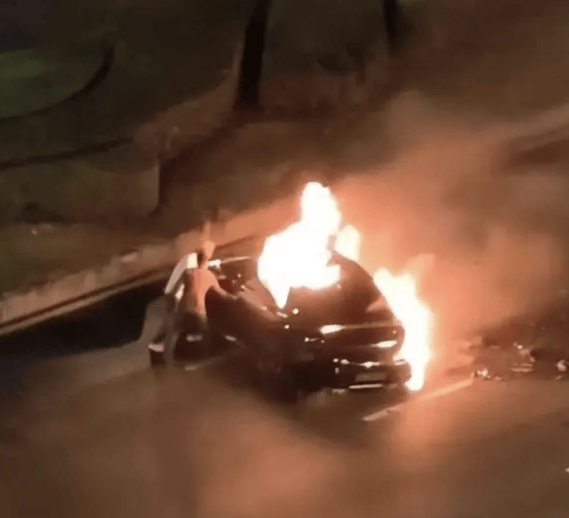 成都车祸后小米汽车直播间遭网暴<strong></p>
<p>九币网</strong>，雷军抖音一月掉粉35万