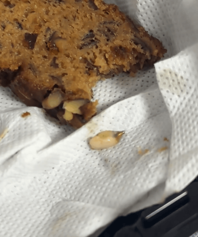 山姆枣泥核桃蛋糕吃出“一颗牙”?客服回应:很惊讶<strong></p>
<p>九币网</strong>,已反馈工厂排查