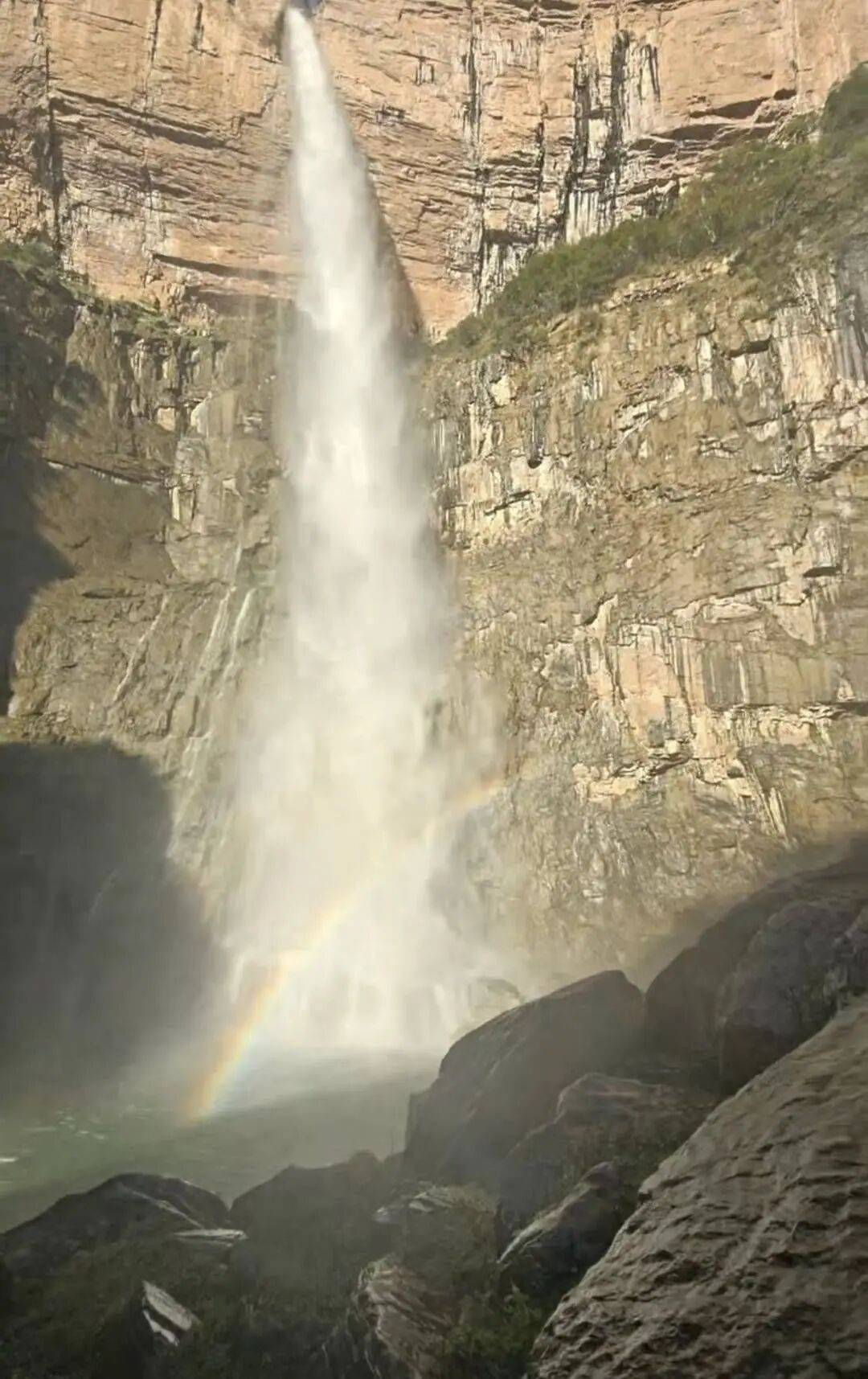 一大学生拍照时坠崖<strong></p>
<p>咪咕币商城</strong>！不幸身亡！救援人员披露细节……