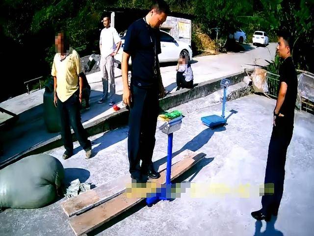 100斤玉米上秤秒变60斤？贵州一村民遭“鬼秤”骗粮！民警出手<strong></p>
<p>咪咕币商城</strong>，5人被拘