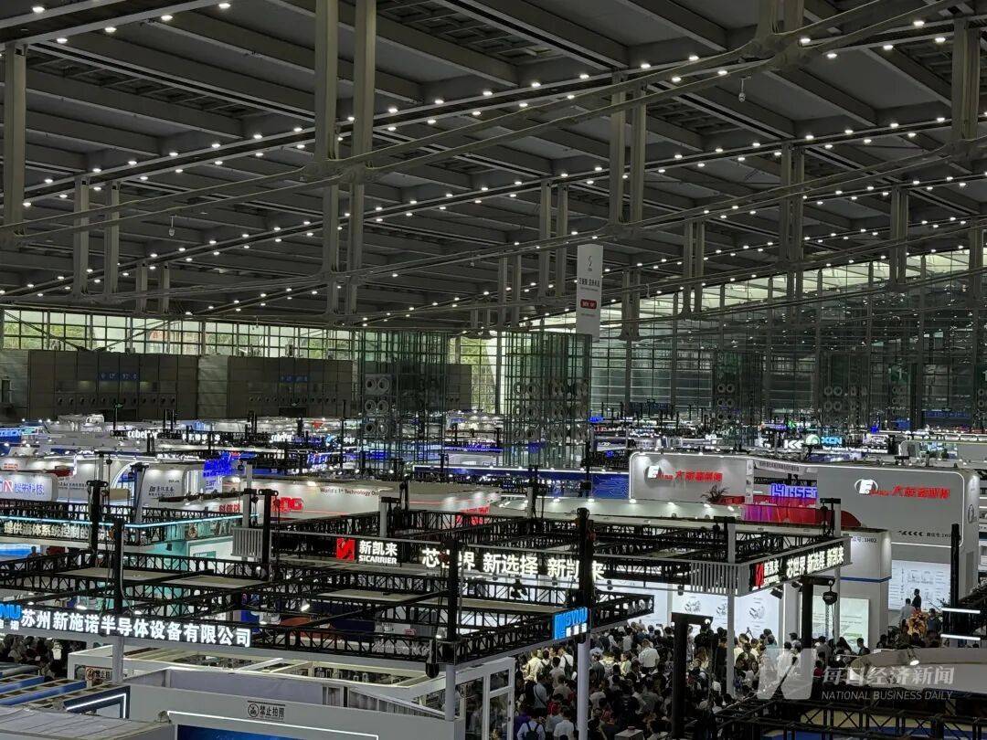 “我们特地赶早来的<strong></p>
<p>咪咕币商城</strong>,你们的光刻机在哪里?”深圳一家成立才几年的公司,今天爆火!