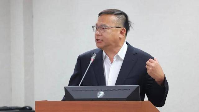 《没出息》在两岸爆红，绿营民代又喊“统战”，台媒：井底之蛙、自曝其短