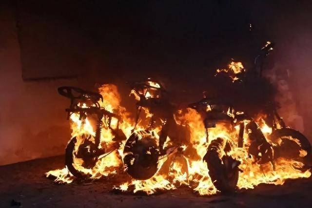 仅仅30秒<strong></p>
<p>吉祥币</strong>,男子全身烧伤90%!别再这样充电!