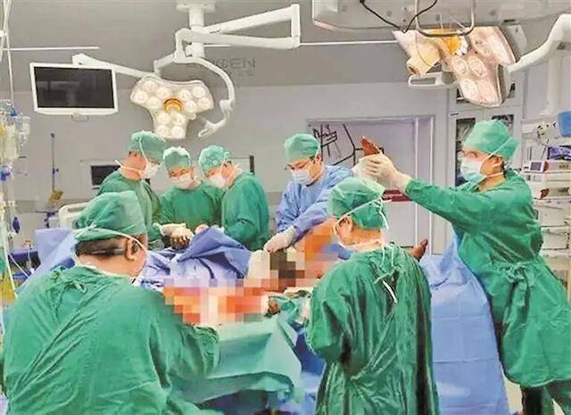 仅仅30秒<strong></p>
<p>吉祥币</strong>,男子全身烧伤90%!别再这样充电!