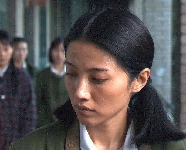 52岁影后颜丙燕公开小20岁男友：他知道我将步入更年期<strong></p>
<p>吉祥币</strong>，已甜蜜相恋5年，两人出门必须手拉手