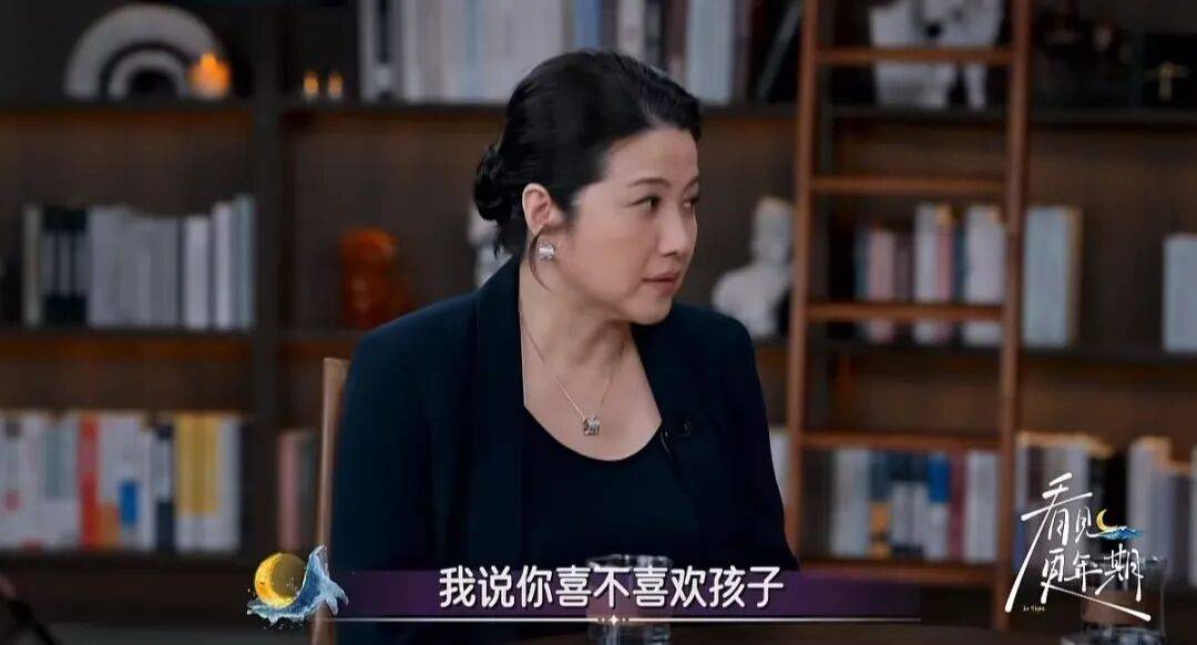 52岁影后颜丙燕公开小20岁男友：他知道我将步入更年期<strong></p>
<p>吉祥币</strong>，已甜蜜相恋5年，两人出门必须手拉手