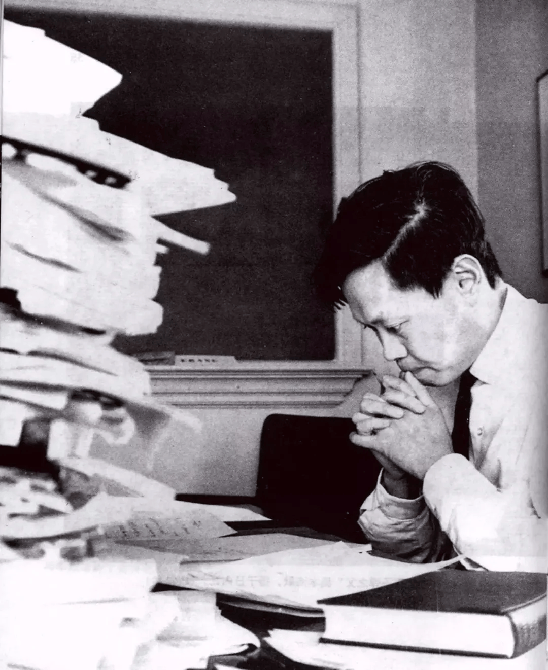 103岁杨振宁去世<strong></p>
<p>委内瑞拉法币</strong>，象牙塔倒塌