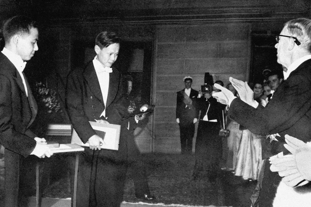 103岁杨振宁去世<strong></p>
<p>委内瑞拉法币</strong>，象牙塔倒塌