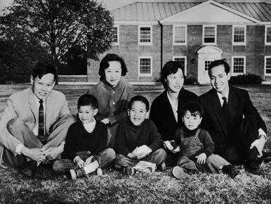 103岁杨振宁去世<strong></p>
<p>委内瑞拉法币</strong>，象牙塔倒塌