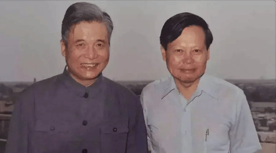 103岁杨振宁去世<strong></p>
<p>委内瑞拉法币</strong>，象牙塔倒塌