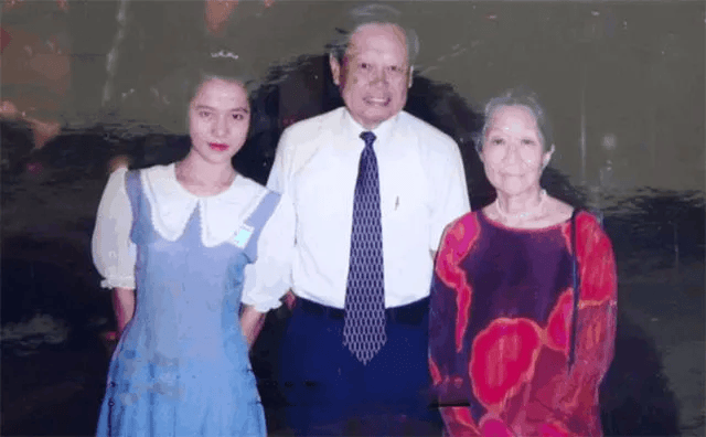 103岁杨振宁去世<strong></p>
<p>委内瑞拉法币</strong>，象牙塔倒塌