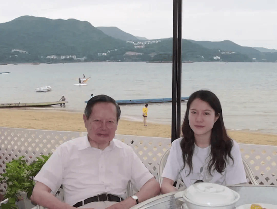 103岁杨振宁去世<strong></p>
<p>委内瑞拉法币</strong>，象牙塔倒塌