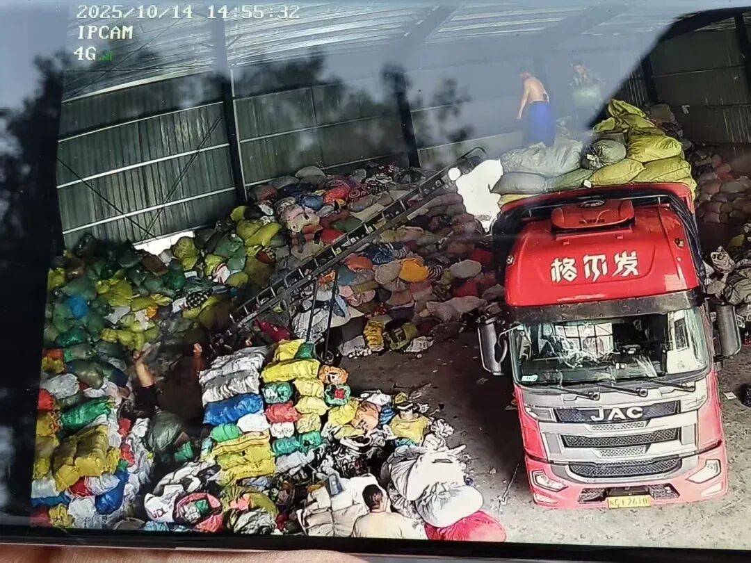 江西一女生误卖奶奶藏有13万元黄金首饰的旧衣<strong></p>
<p>狼币</strong>，回收站：没安装监控没发现金器，分拣工人是临时工