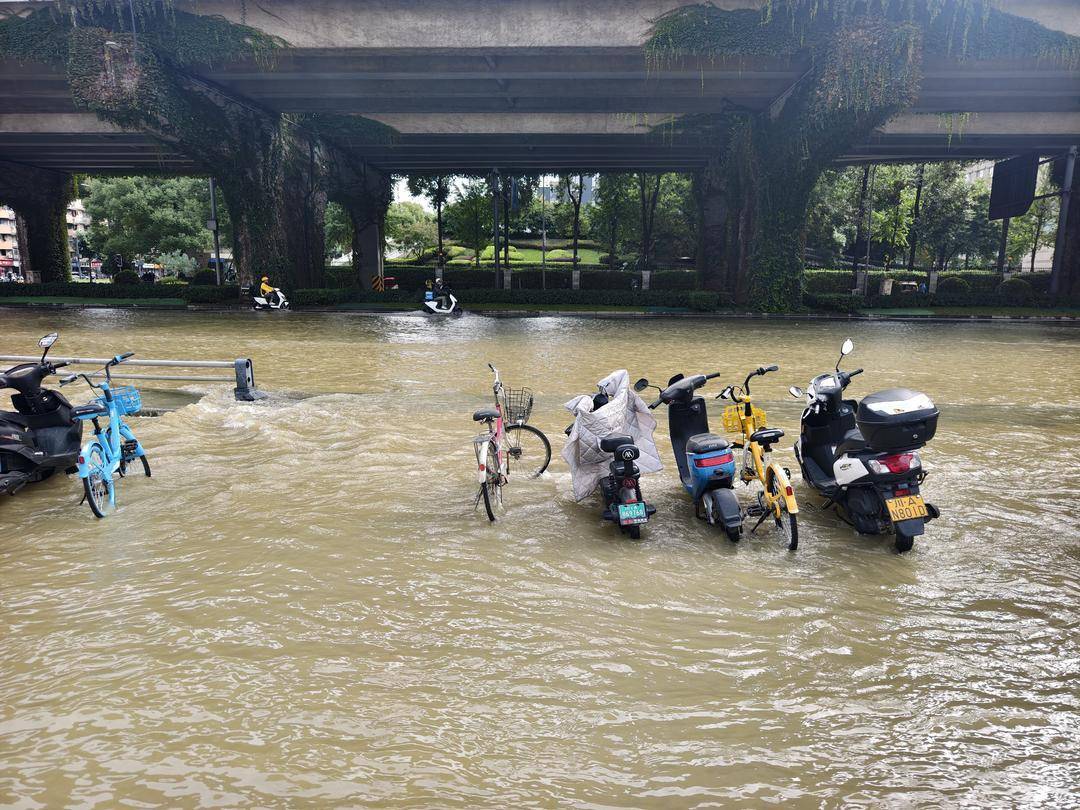 成都清江中路突发爆管 多部门紧急处置减少交通出行影响