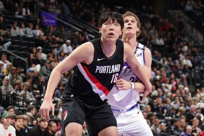 杨瀚森迎NBA常规赛首秀<strong></p>
<p>币下</strong>,两罚全中拿到个人NBA生涯首分;此前出场时播音字幕都是中文