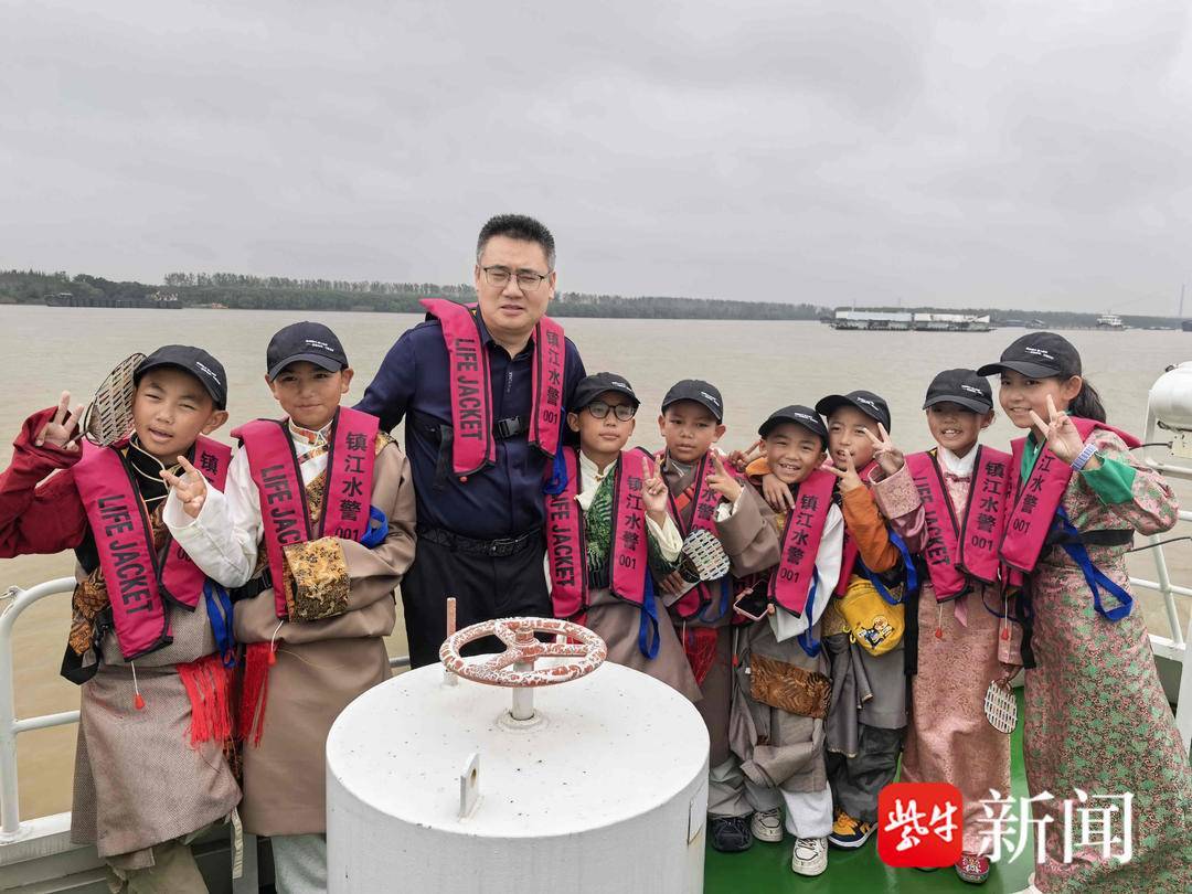 “叔叔是江苏的<strong></p>
<p>币下</strong>，将来一定带你们去看看！”镇江警官不忘承诺，四次组织近百名藏区学子来苏研学