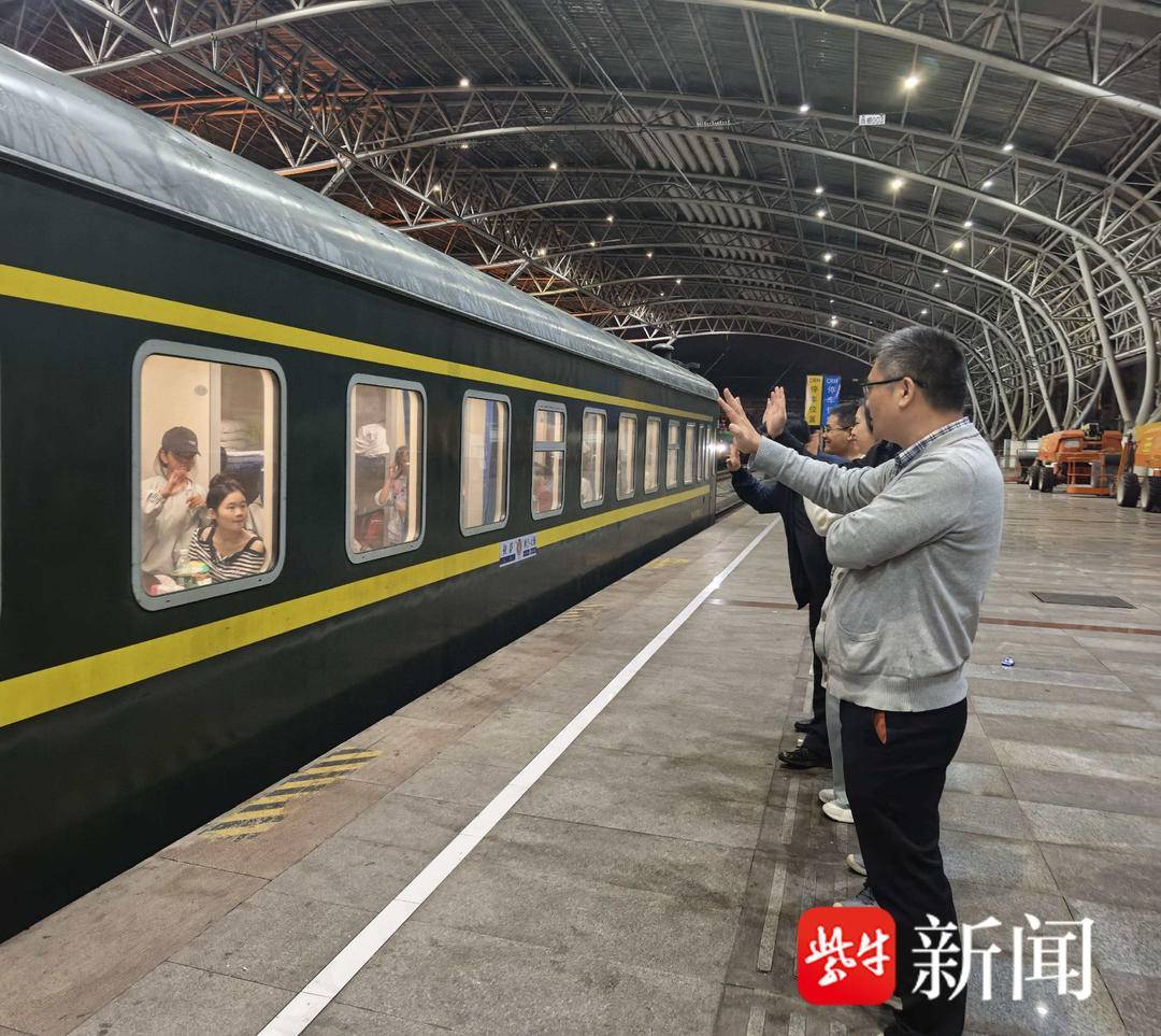 “叔叔是江苏的<strong></p>
<p>币下</strong>，将来一定带你们去看看！”镇江警官不忘承诺，四次组织近百名藏区学子来苏研学