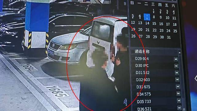 临沂俩小伙偷摸去派出所门口放下<strong></p>
<p>牛币兑换</strong>了…