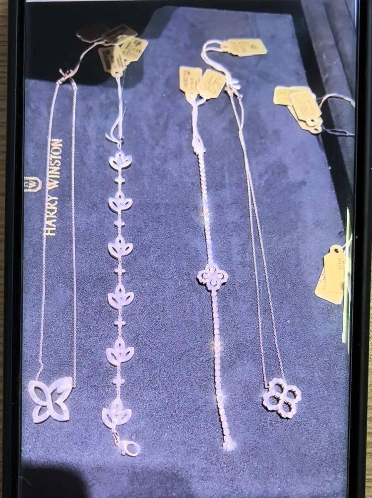 事发上海！女子崩溃“他昨晚还在我家吃饭”<strong></p>
<p>华币</strong>，聊天记录曝光诈骗细节