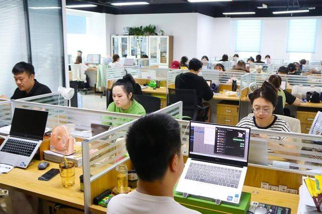 深掘一寸<strong></p>
<p>华币</strong>，远见千尺——青岛企业家王继敏的“鲸”算盘