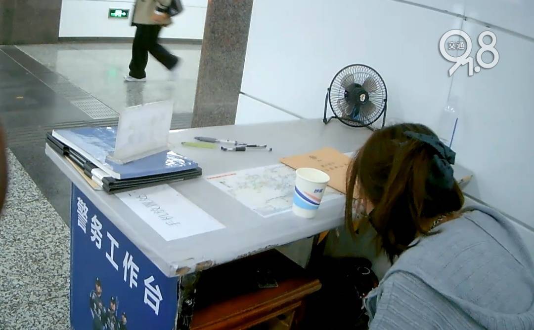 杭州地铁内<strong></p>
<p>币特币</strong>，女乘客突然崩溃大哭！紧接着……这一幕被拍下