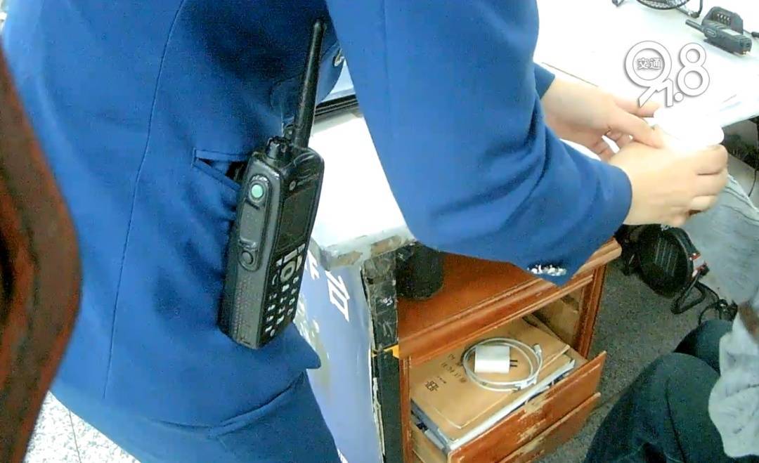 杭州地铁内<strong></p>
<p>币特币</strong>，女乘客突然崩溃大哭！紧接着……这一幕被拍下