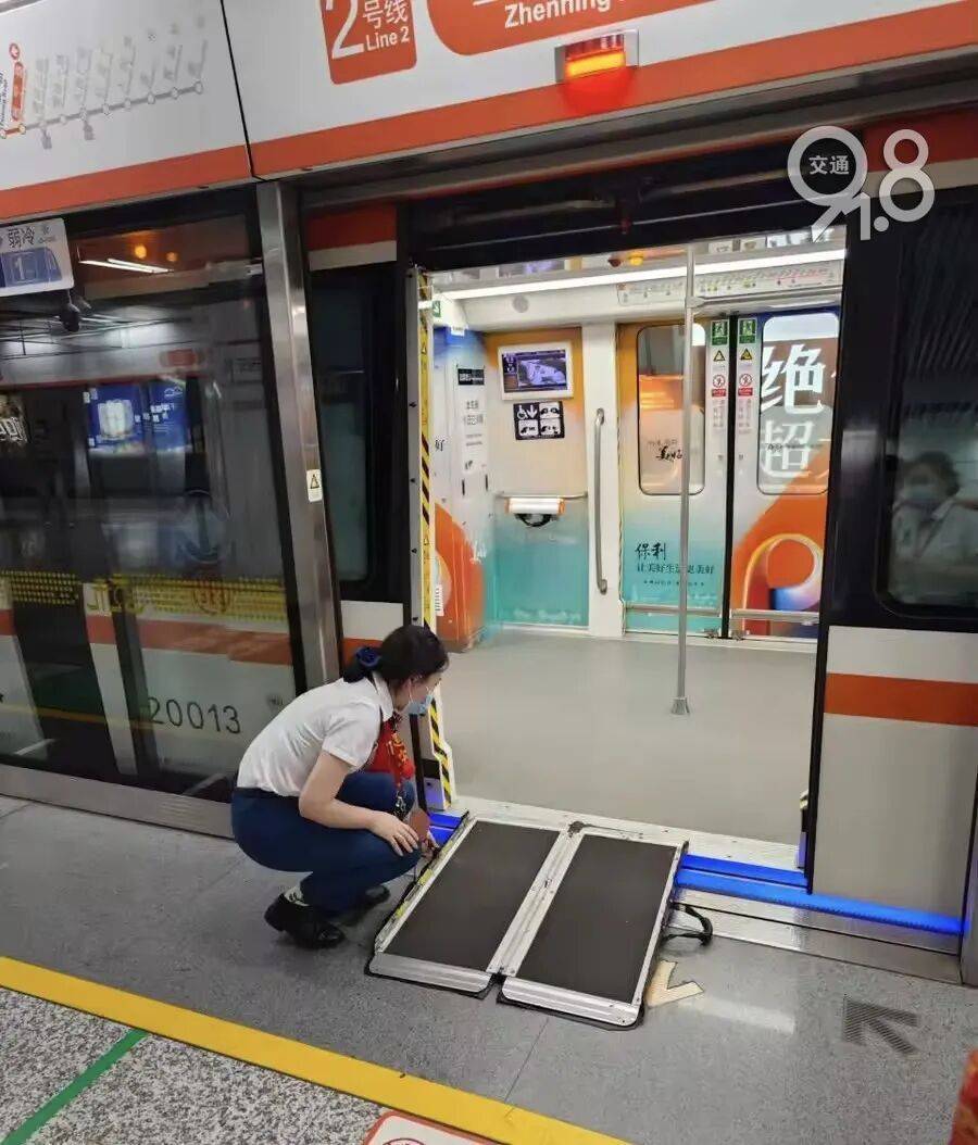 杭州地铁内<strong></p>
<p>币特币</strong>，女乘客突然崩溃大哭！紧接着……这一幕被拍下