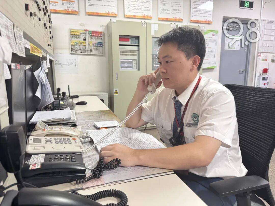 杭州地铁内<strong></p>
<p>币特币</strong>，女乘客突然崩溃大哭！紧接着……这一幕被拍下