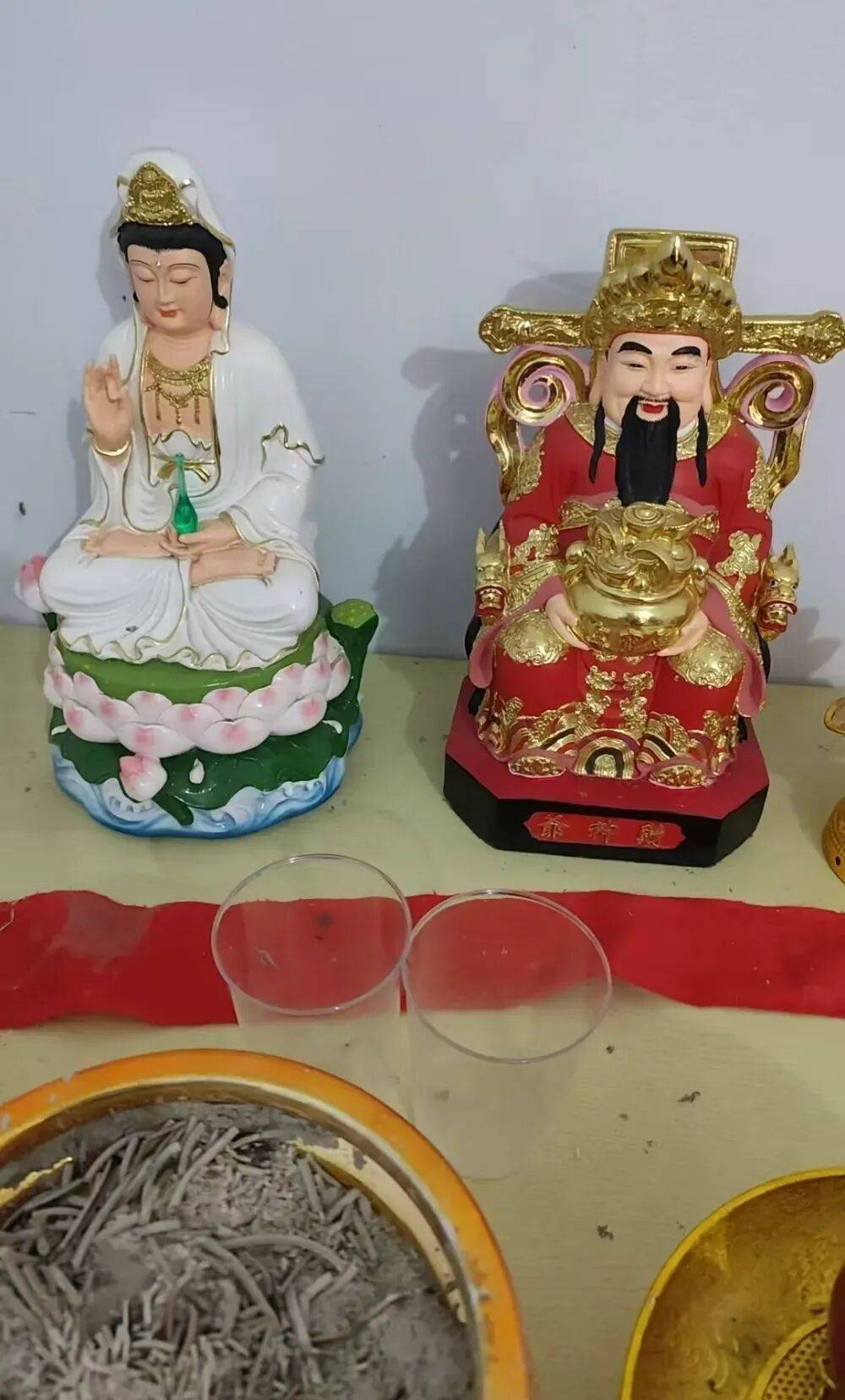 自称“昆仑童子”“玉皇大帝”“紫薇圣人”<strong></p>
<p>火花币</strong>,敛财超500万、奸淫妇女10人!起底“天道鸿元”