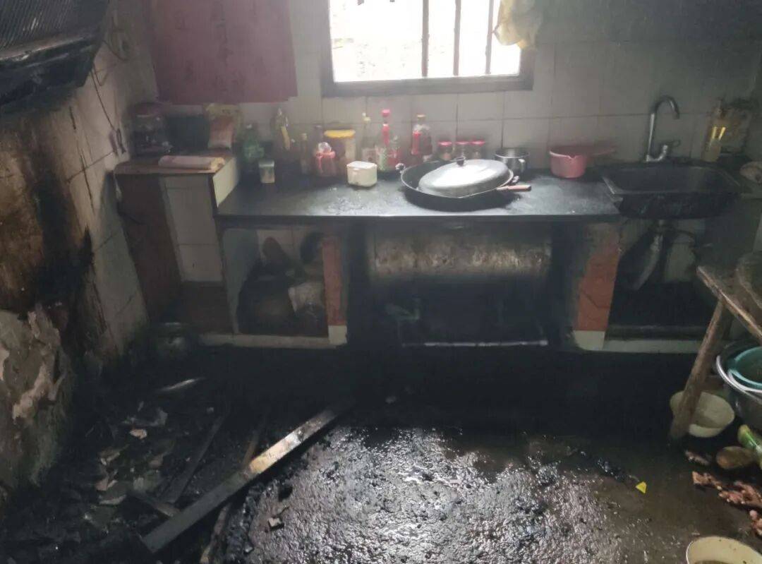 大意了！爷爷送孙子上学前忘了这件事<strong></p>
<p>火花币</strong>，一家人差点无家可归！